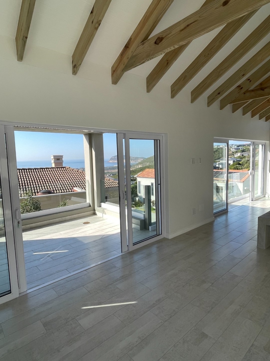 4 Bedroom Property for Sale in Whale Rock Heights Western Cape